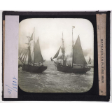 Nord-Ouest. Bateaux en pleine mer.