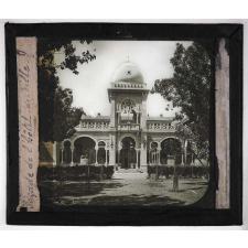Oasis. Façade de l'Hôtel de Ville.