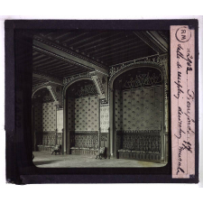 Visite au château de Pierrefonds. Salle de réception, décoration murale.