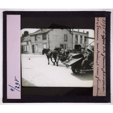 L'Effort de la femme française pendant la guerre. Femme conduisant une faucheuse.