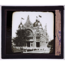 La Rue des nations et la berge de la rive gauche de la Seine à l'exposition universelle de 1900. Palais de l'Italie.
