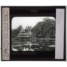 Sumatra. Fort de Kock. Étang à poissons et mosquée.