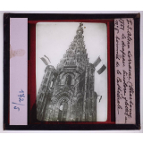 L'Alsace-Lorraine en 1918. Strasbourg. Le drapeau tricolore flotte au sommet de la cathédrale.