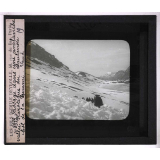 Volcans, érosions, glaciers. Passage dans une avalanche vallée Karstique du Daubensee, Col de la Gummi, Vaud.