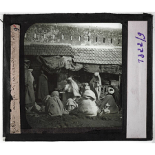 Le Maroc. Géographie, types et coutumes. Tanger. Marchands au Soko.