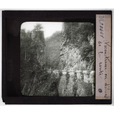 Suisse, montagnes, lacs. Axenstrasse en dehors de la route.
