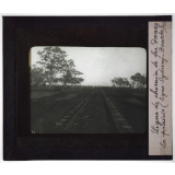 Australie. Ligne de chemin de fer dans la prairie (ligne Sydney - Bourke).