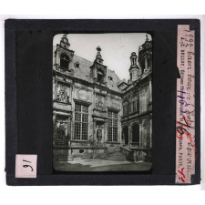 L'Architecture française à l'époque de la Renaissance. 1re série : le style de transition, sous Louis XII et François Ier. Caen. Cour de l'Hôtel d'Escoville.