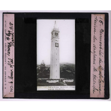 Université de Californie. Unfurling Service Flag. March 22, 1918 - Service du drapeau de marche.