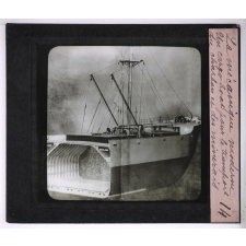 La Puissance de la mécanique moderne. Un cargo-boat pour le transport du charbon et des minerais.