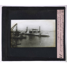 La Puissance de la mécanique moderne. Un chantier de constructions de bateaux en fer.