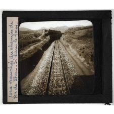 Chine. Une tranchée du chemin de fer de Shan-Si dans le loess.