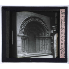 La Sculpture française d'après le musée de moulages du Trocadéro. I. Avant le XVIe siècle. Aulnay. La porte de l'église.
