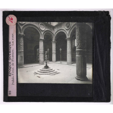 Art Italien. Époque Gothique. Palais-Vieux de Florence, la cour.