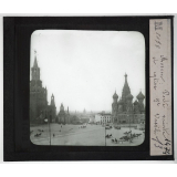 URSS. Moscou : Porte sainte et église St Vassili.