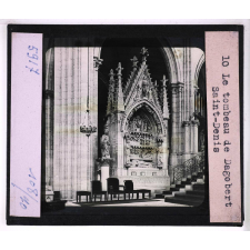 La Basilique de Saint-Denis. Le tombeau de Dagobert.