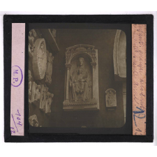 Notre-Dame de Paris. Vierge à l'Enfant. Portail Sainte Anne. 