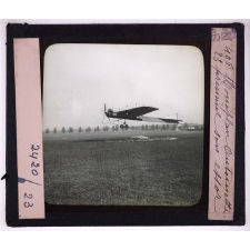 L'Aviation. Monoplan Antoinette prenant son essor.