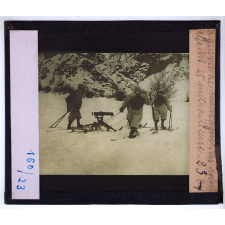 La Guerre de montagne dans les Dolomites (août 1915 - avril 1916). Alpins et mitrailleuse.