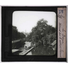 Les Eaux. Usines sur la rivière (Lisieux).