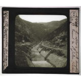 Conservation des terres en montagne et sur les pentes. Action de la forêt sur le sol et sur le régime des eaux, pâturages, prés, bois, correction des torrents. Le radier à seuils successifs. Torrent de Saint-Julien (Savoie).