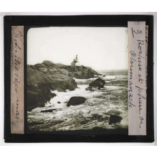 L'Action des eaux marines. Rochers et phare de Ploumanach.