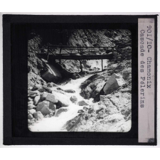 Chamonix et la vallée de l'Arve. Cascade des Pélerins.