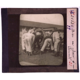 Les Travaux du génie dans un régiment de sapeurs mineurs. II. Manoeuvres de pontage. Mise en place d'un élément.