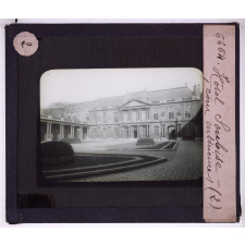 Une Visite aux Archives nationales. Hôtel Soubise (cour intérieure).