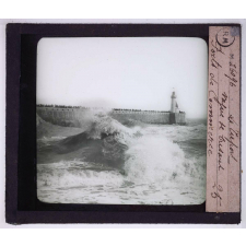 La Marine. III - Les ports de commerce. Le Tréport. Vague se brisant.
