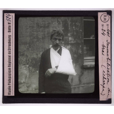 Soins d'urgence aux blessés et malades. Immobilisation du bras.