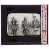 Armes blanches, armes défensives. Uniformes militaires, XIVe siècle.