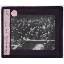 De la guerre à la paix par le droit. II - La société des nations et son oeuvre. L'assemblée en 1924.