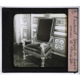 Le Mobilier en France du Moyen-Age au XIXè siècle. Fauteuil. Époque de Louis 14. Musée de Versailles.
