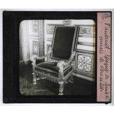 Le Mobilier en France du Moyen-Age au XIXè siècle. Fauteuil. Époque de Louis 14. Musée de Versailles.