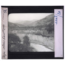 Montagne noire, Garrigues, Cévennes, Vivarais. Jaujac. Colonnes basaltiques (Vivarais).