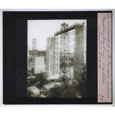 La Mécanique et les travaux publics. Construction d'un viaduc. Echafaudages.