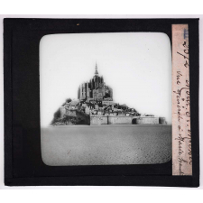 Bretagne Normandie. Mont Saint Michel, vue générale à marée haute.