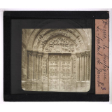 La Basilique de Saint-Denis. Le portail de gauche.