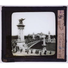 Les Palais de la rive droite et des Invalides. Vue générale du pont Alexandre III.