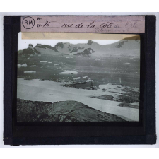 L'Expédition du Pourquoi pas? dans les régions arctiques sud-américaines. Vue de la côte de l'île Petermann.