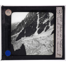 Mont-Blanc. Glacier des Bossons et l'aiguille du Midi à Chamonix.