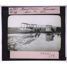 Les Progrès récents de la navigation aérienne - Ballons dirigeables. - Aviation. Aéroplane Farman sur le sol.