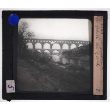 A travers le Bas-Languedoc. Le Pont du Gard.