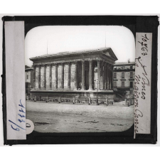 Sud-Est. Nîmes. La Maison Carrée.