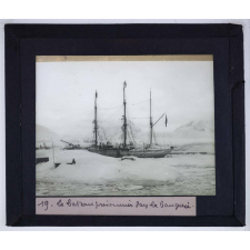 L'Expédition du Pourquoi pas? dans les régions arctiques sud-américaines. Le bateau prisonnier dans la banquise.