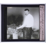 Fabrication des cannes. Courbage à l'extrêmité de la canne.