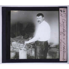 Fabrication des cannes. Courbage à l'extrêmité de la canne.