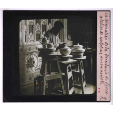 La Décoration de la porcelaine à la Manufacture Nationale de Sèvres. Atelier de sculpteur ornemaniste.