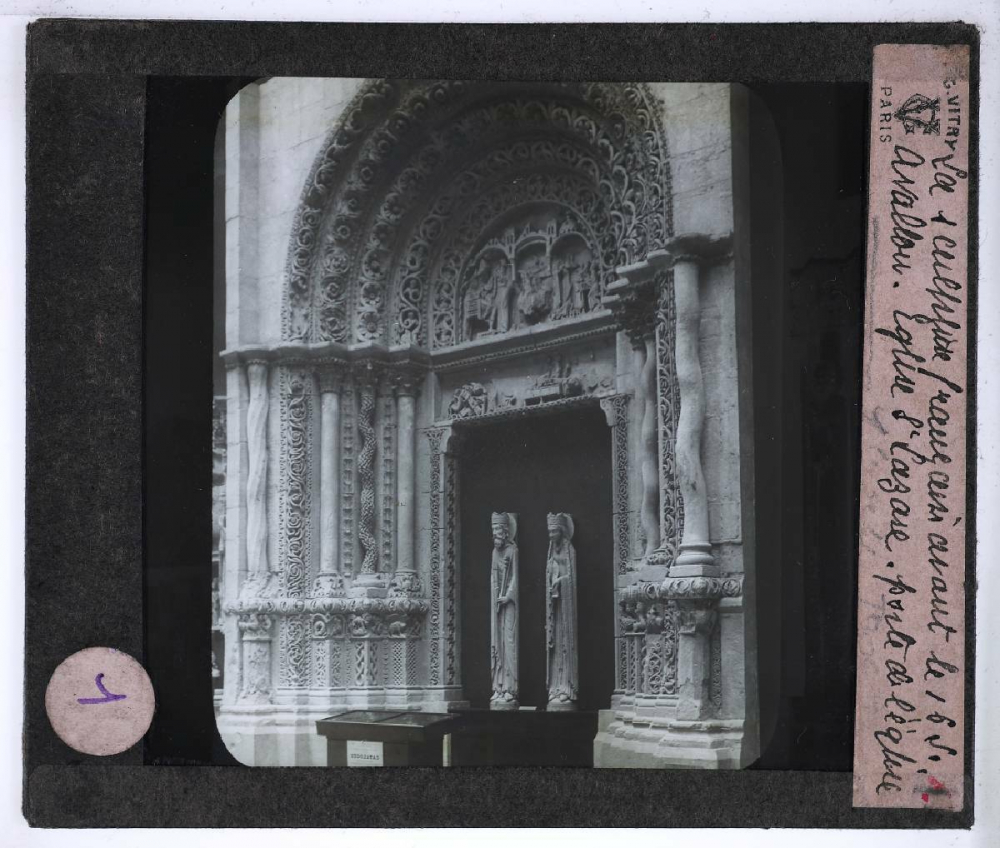 La Sculpture française d'après le musée de moulages du Trocadéro. I. Avant le XVIe siècle. Avallon. Église Saint Lazare. Porte de l'église.